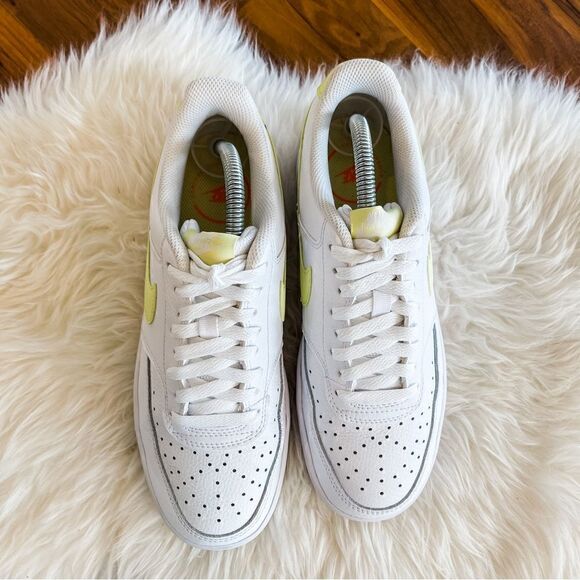 🍋 Nike • Women's Court Vision Low Sneaker White/Lt Zitron-bright Mango Size 8.5 - Picture 4 of 11